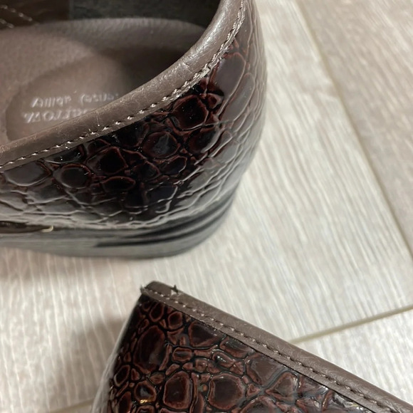 Croft & Barrow Juliana Brown Patent Faux Croc Clog Mule Sole (Sense) Abi… - Picture 15 of 15